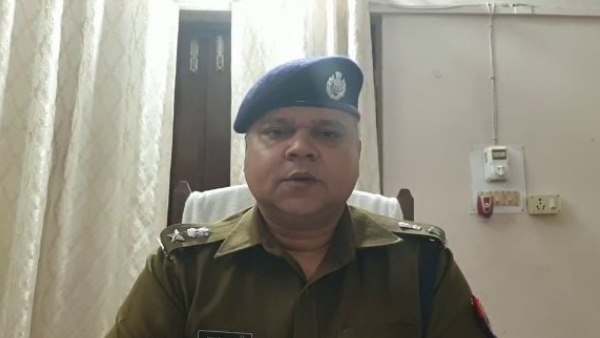 मुकदमा दर्ज कर की जा रही कार्रवाई