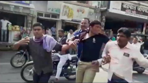 12 हजार रुपए की रिश्वत ली