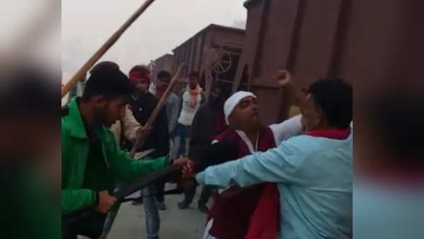 bettiah two groups beaten each other for railway reck point bettiah two groups beaten each other for railway reck point