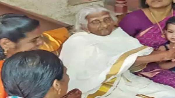 kerala, bhagirathi amma, kerala state literacy mission, oldest student, केरल, भागीरथी अम्मा, केरल साक्षरता मिशन, सबसे बुजुर्ग छात्रा kerala, bhagirathi amma, kerala state literacy mission, oldest student, केरल, भागीरथी अम्मा, केरल साक्षरता मिशन, सबसे बुजुर्ग छात्रा