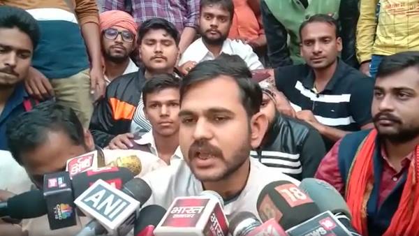 bhu students ends protest against muslim professor for 10 days bhu students ends protest against muslim professor for 10 days