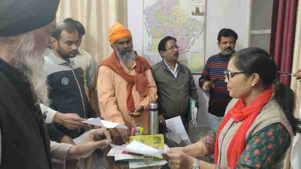 School prevents students from wearing a turban in Bijnor School prevents students from wearing a turban in Bijnor