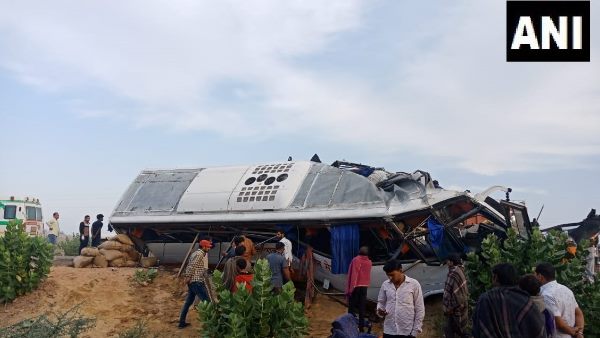 10 people killed many injured in collision between bus and truck in Bikaner 10 people killed many injured in collision between bus and truck in Bikaner