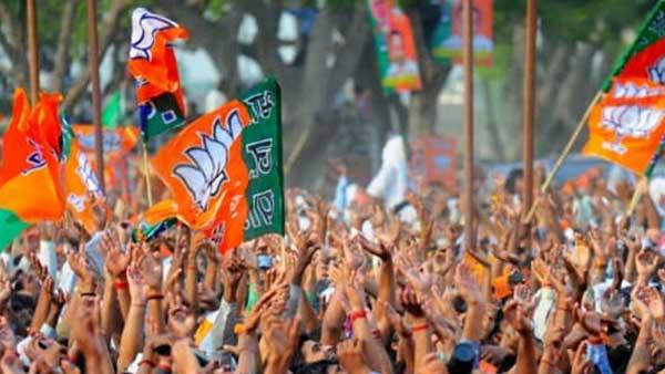 प्रकाश ने चौथी बार बदला दल