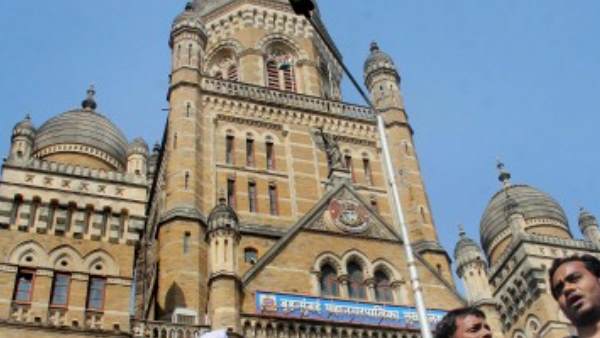 Mumbai civic body, BMC, IT raids, income tax, bjp, maharashtra assembly election 2019, congress, shiv sena, शिवसेना, भाजपा, एनसीपी, बीएमसी, आयकर विभाग, आयकर विभाग का छापा, महाराष्ट्र विधानसभा चुनाव 2019 Mumbai civic body, BMC, IT raids, income tax, bjp, maharashtra assembly election 2019, congress, shiv sena, शिवसेना, भाजपा, एनसीपी, बीएमसी, आयकर विभाग, आयकर विभाग का छापा, महाराष्ट्र विधानसभा चुनाव 2019