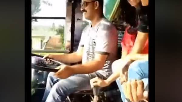 viral video, bus driver, driving licence, kerala, केरल, वायरल वीडियो, ड्राइविंग लाइसेंस, बस ड्राइवर viral video, bus driver, driving licence, kerala, केरल, वायरल वीडियो, ड्राइविंग लाइसेंस, बस ड्राइवर