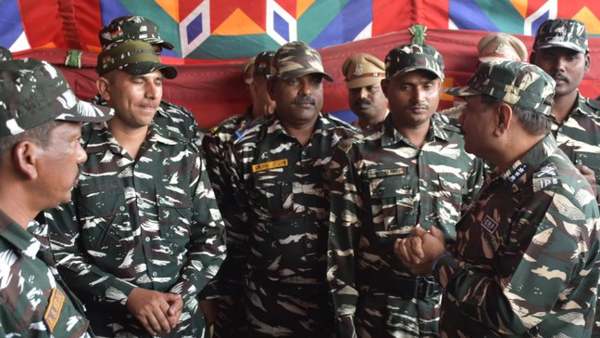 विदेश साथ नहीं जाएंगी सीआरपीएफ कमांडोज