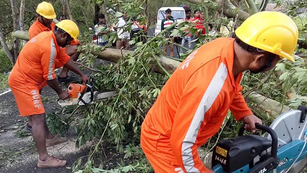 West Bengal at least 10 persons have died in BulBul Cyclone, around 4.65 lakh people affected West Bengal at least 10 persons have died in BulBul Cyclone, around 4.65 lakh people affected