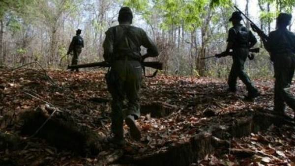 बीजापुर: नक्सलियों के साथ मुठभेड़, सीआरपीएफ का एक जवान शहीद बीजापुर: नक्सलियों के साथ मुठभेड़, सीआरपीएफ का एक जवान शहीद