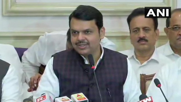 देवेंद्र फडणवीस ने अजित पवार पर साधा निशाना