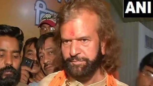 firing outside BJP MP Hans Raj Hans office in rohini Delhi firing outside BJP MP Hans Raj Hans office in rohini Delhi