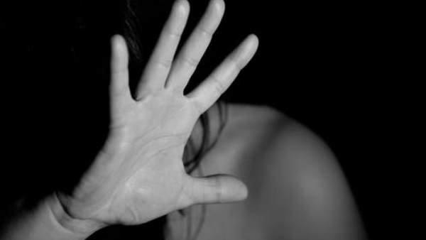 Sharjah Police, Indian man, uae, Arrested In Sharjah, domestic violence, video, social media, crime, शारजाह, यूएई, भारतीय व्यक्ति, सोशल मीडिया, वीडियो, घरेलू हिंसा Sharjah Police, Indian man, uae, Arrested In Sharjah, domestic violence, video, social media, crime, शारजाह, यूएई, भारतीय व्यक्ति, सोशल मीडिया, वीडियो, घरेलू हिंसा