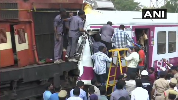telangana: Two trains collided at Kacheguda Railway Station in Hyderabad telangana: Two trains collided at Kacheguda Railway Station in Hyderabad