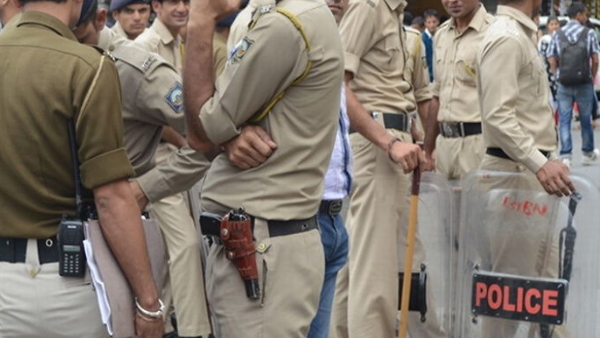 औचक निरीक्षण में पकड़े गए