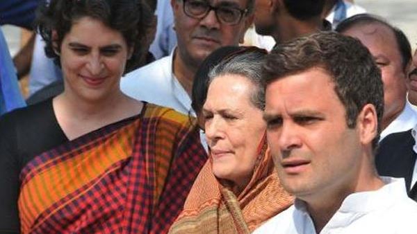 केंद्र सरकार ने वापस ली गांधी परिवार की एसपीजी सुरक्षा केंद्र सरकार ने वापस ली गांधी परिवार की एसपीजी सुरक्षा