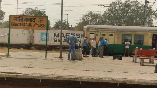 girl without cloth was lying unconscious at ghaziabad railway station from 4 hours girl without cloth was lying unconscious at ghaziabad railway station from 4 hours