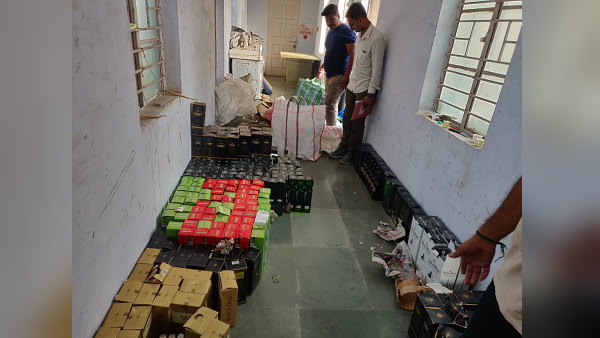 foreign-alcohol-brands-seized-at-gandhiji-satyagraha-place foreign-alcohol-brands-seized-at-gandhiji-satyagraha-place