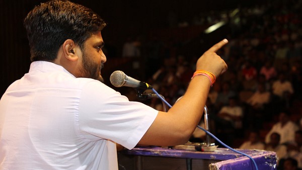 'भाजपा को गुजरात की सरकार से इस्तीफ़ा देना चाहिए'