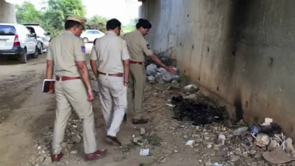 भीड़ ने की पुलिस थाने में घुसने की कोशिश