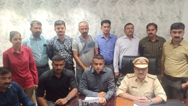 rajkot police disclose case of murder of husband rajkot police disclose case of murder of husband