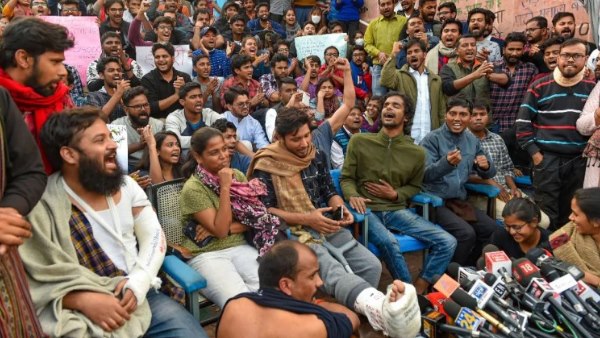 JNU students meet HRD ministry panel, seek meeting with Vice Chancellor JNU students meet HRD ministry panel, seek meeting with Vice Chancellor