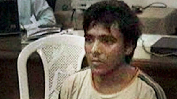 कसाब की बंदूक का बैरल पकड़ लिया