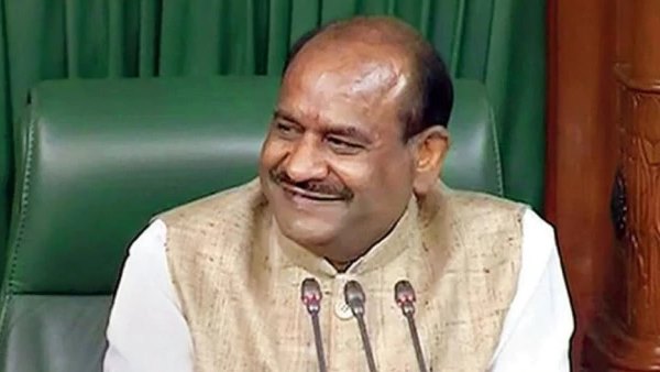 लोकसभा स्पीकर ने सांसद को टोका