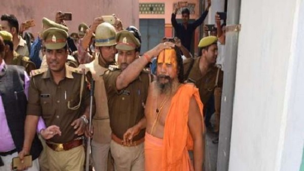 परमहंस दास ने डिबेट में की थी आपत्तिजनक टिप्पणी