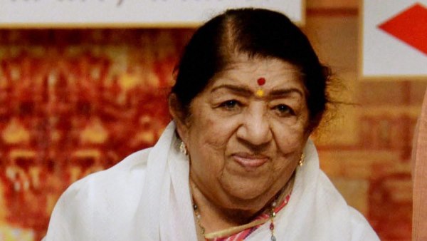 बहन उषा मंगेशकर ने बताया- अब कैसी हैं लता