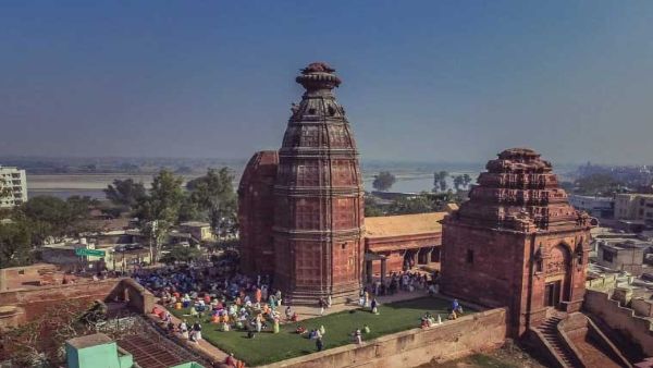 वृंदावन स्थित वैष्णय संप्रदाय का प्रसिद्ध मदन मोहन मंदिर