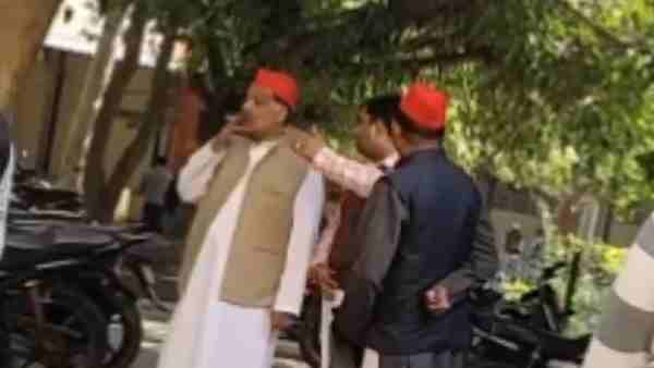 SP MLA Haji Ikram Qureshi blow cigarette smoke in district hospital SP MLA Haji Ikram Qureshi blow cigarette smoke in district hospital