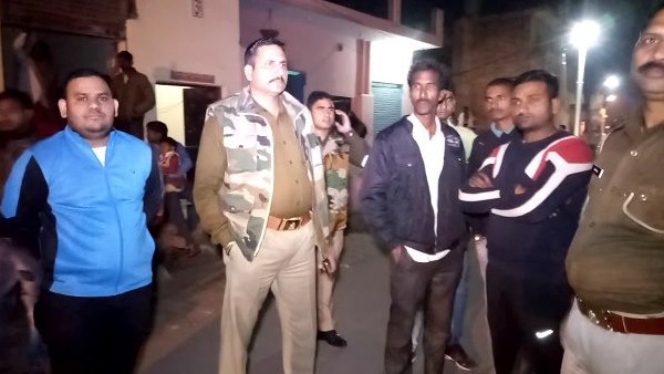 चाकू से पेट में किया वार