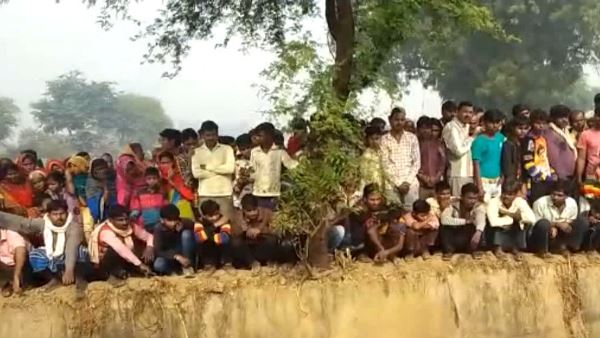 लड़की ने फांसी लगाकर दी जान
