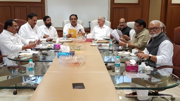बुधवार को मुंबई में एनसीपी और कांग्रेस के नेताओं के बीच भी एक बड़ी बैठक हुई