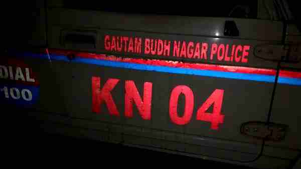 पुलिस पर की फायरिंग
