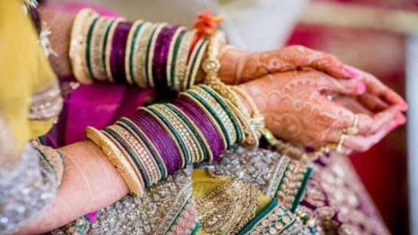 युवती बोली- शारीरिक सुख नहीं दे पाता है पति