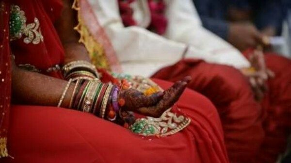 मेरठ में एक साथ रहने लगे पति-पत्नी