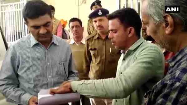 A truck on the way from Nashik to Gorakhpur carrying onions worth Rs 20 lakh went missing A truck on the way from Nashik to Gorakhpur carrying onions worth Rs 20 lakh went missing