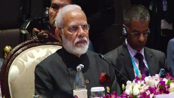 देश लौटते ही एक्शन में पीएम मोदी, दिल्ली प्रदूषण और गुजरात तूफान पर की बैठक देश लौटते ही एक्शन में पीएम मोदी, दिल्ली प्रदूषण और गुजरात तूफान पर की बैठक