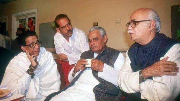 Giriraj Singh attacked Shiv Sena by sharing a very old picture of Bal Thackeray Giriraj Singh attacked Shiv Sena by sharing a very old picture of Bal Thackeray