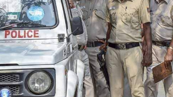 Delhi Police ASI beat up manager for sending food late Delhi Police ASI beat up manager for sending food late