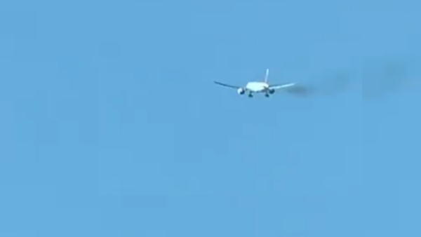 Philippines Airline aircraft engine caught fire as it took flight pilot saved the lives of 347 passengers Philippines Airline aircraft engine caught fire as it took flight pilot saved the lives of 347 passengers