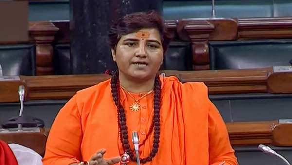 चुनावों से ही विवादों में प्रज्ञा