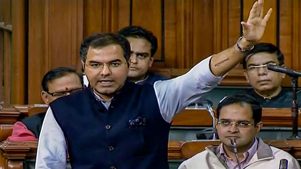 केजरीवाल के पुराने आरोपों पर पलटवार