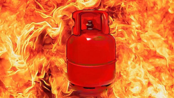 4 killed, 3 injured in cooking gas cylinder blast in Jammu kashmirs Ramban district 4 killed, 3 injured in cooking gas cylinder blast in Jammu kashmirs Ramban district
