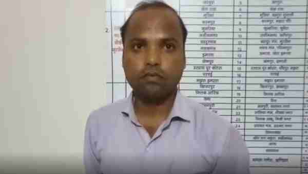 Anti Corruption Team caught jal nigam junior engineer taking bribe Anti Corruption Team caught jal nigam junior engineer taking bribe