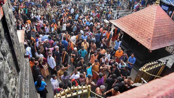 भगवान अयप्पा के दर्शन के लिए सबरीमाला मंदिर जा रही थी 12 साल की लड़की, पुलिस ने रोका भगवान अयप्पा के दर्शन के लिए सबरीमाला मंदिर जा रही थी 12 साल की लड़की, पुलिस ने रोका