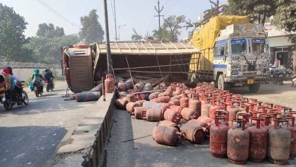 saharanpur truck full of cylinders overturned cctv footage viral saharanpur truck full of cylinders overturned cctv footage viral
