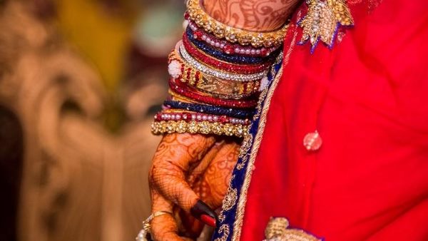 दहेज में 10 लाख रुपए की मांग