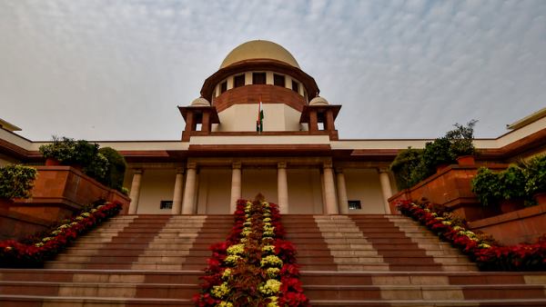'मंदिर में महिलाओं के प्रवेश पर रोक लगाने से इनकार'